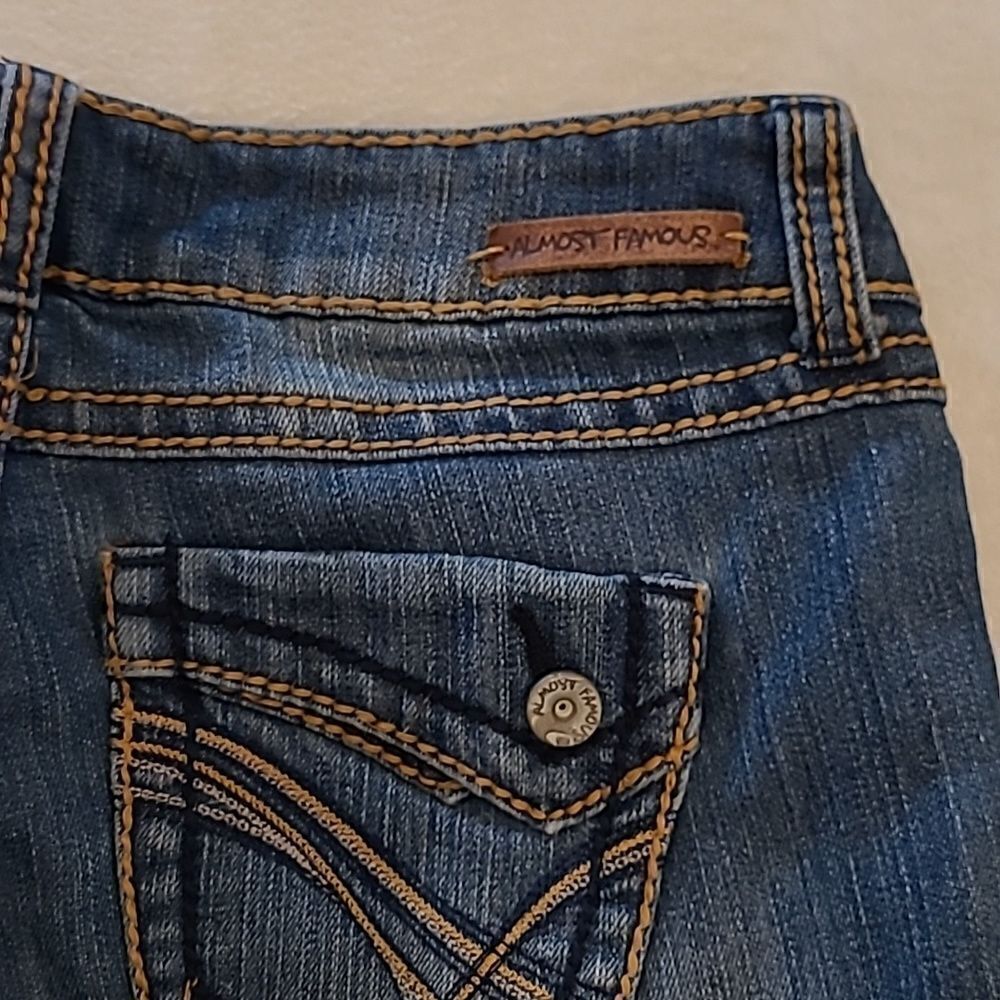 Almost famous sz 5 distressed denim shorts - Picture 6 of 6